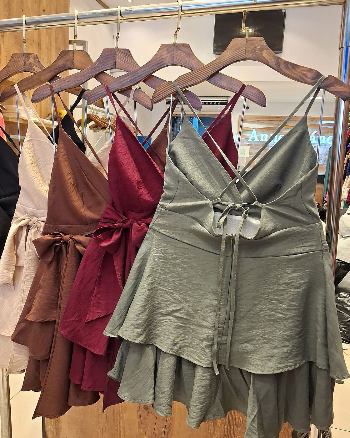 Vestido Lari Com Camadas - Charme e Delicadeza em cada detalhe