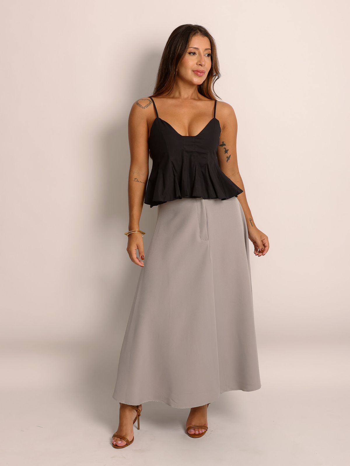 Saia Rodada Cris – Leveza, Movimento e Sofisticação Atemporal