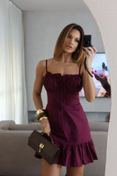 Vestido Zoe em Tricoline Vinho – Curto, Moderno e Sofisticado