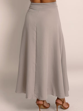 Saia Rodada Cris – Leveza, Movimento e Sofisticação Atemporal