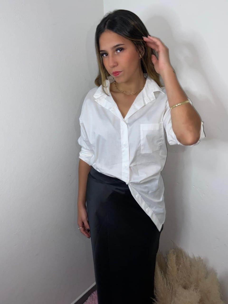 Saia Midi de Cetim – Sofisticação, frescor e caimento fluido